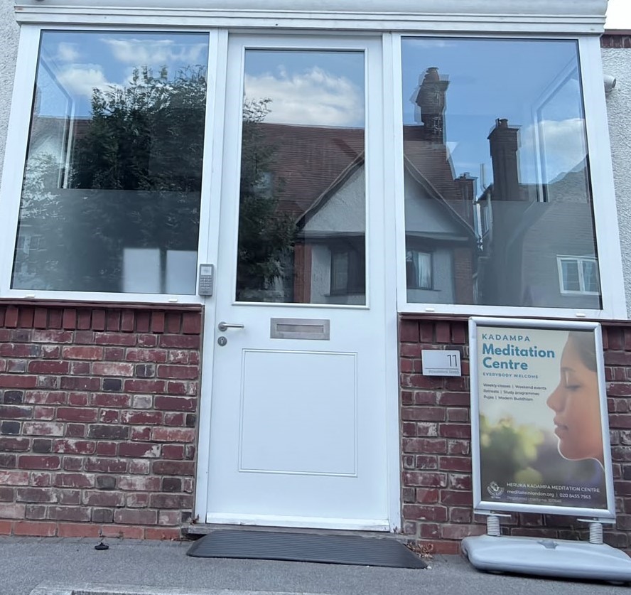 Heruka KMC, 11 Woodstock Road, Golders Green, entrance Heruka-KMC, 11 Woodstock-Road, Golders Green, entrance