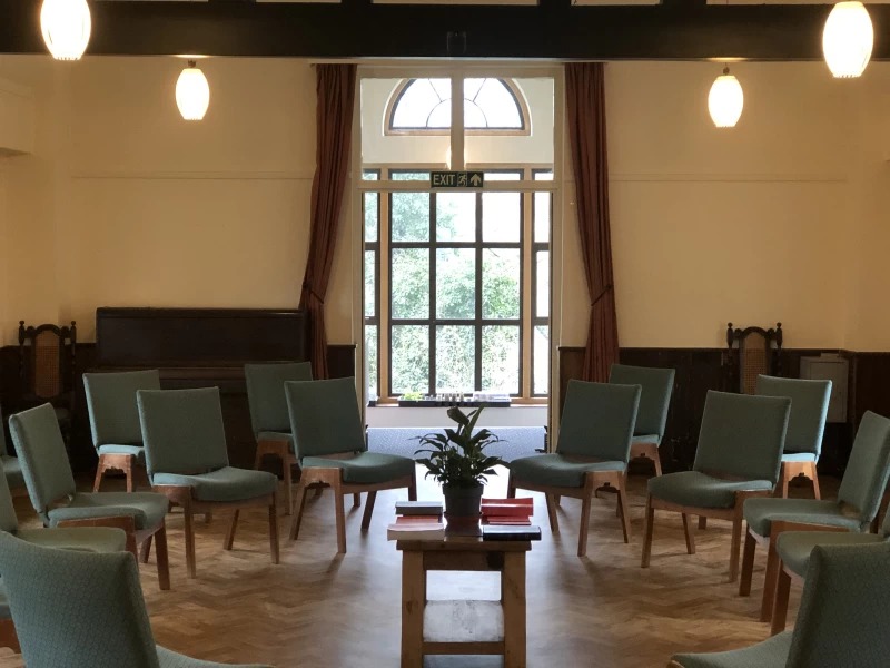 muswell-hill-quaker-meeting-house-room-chairs-in-circle Meeting room at Muswell Hill Quaker Meeting House, with chairs arranged in a circle around a small table, ready for a meditation class